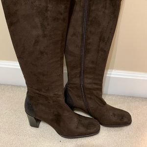 Donald Pliner ultra brown suede boots